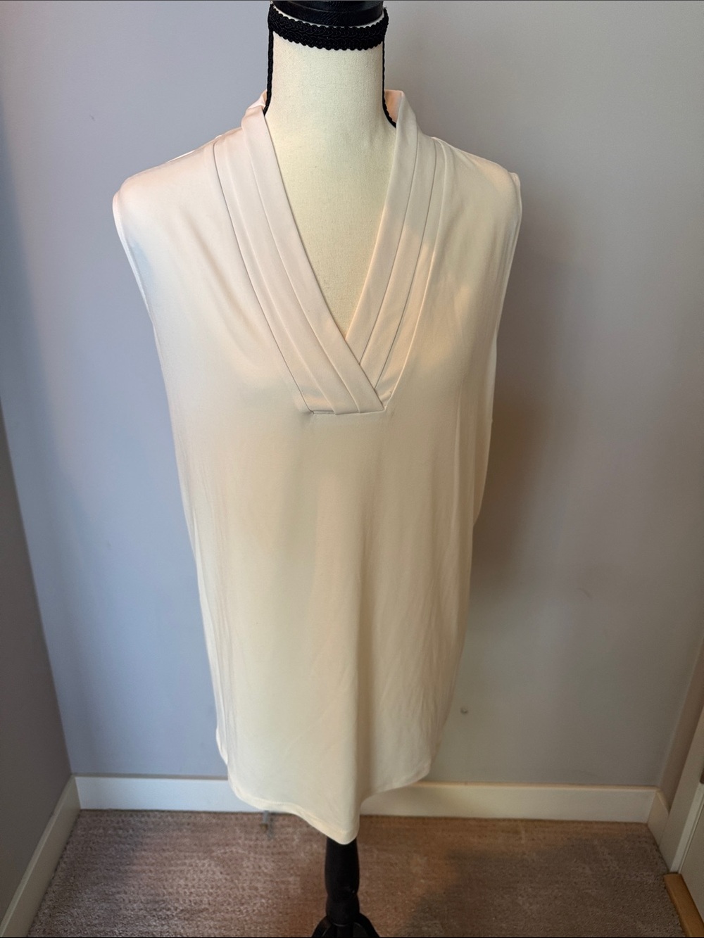 Anne Klein Cream Sleeveless V-Neck Blouse